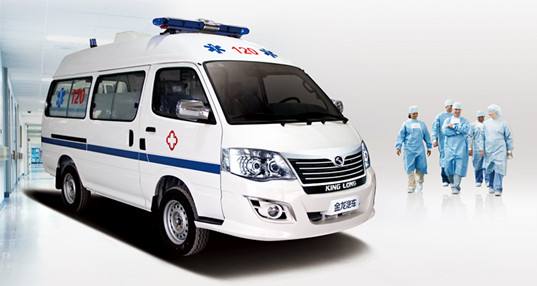 命懸一線牽動人心，救護車臨危不亂治病救人_