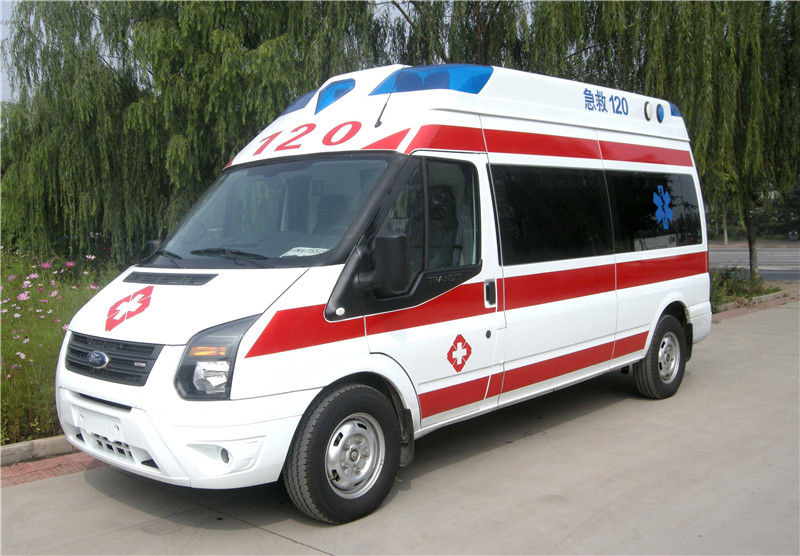 移動救護車為何頻頻遇到前方司機不及時避讓？